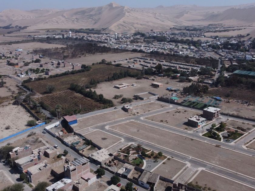 Terreno en Venta en plena Avenida - en Los Portales, ICA